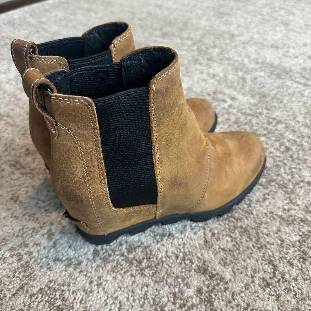 Sorel tan leather